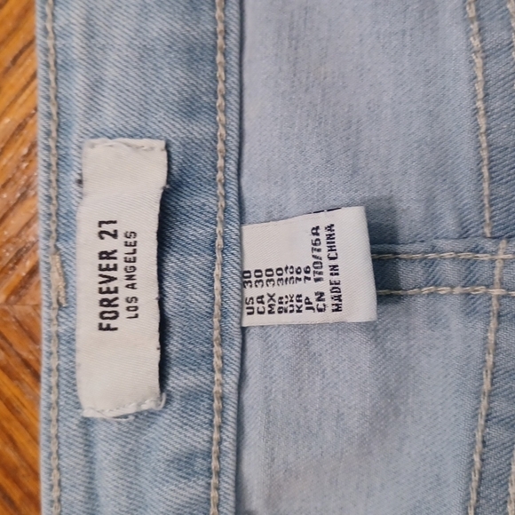 FOREVER 21 BUTTON DOWN JEAN SKIRT. - Picture 4 of 5